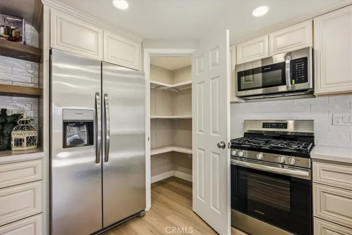 Walk in pantry