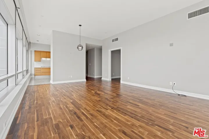 Living Room - Looking toward e