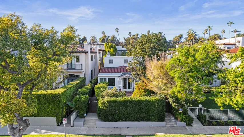 Front facing shot of property