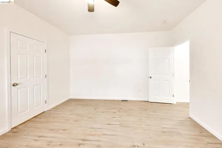 Unfurnished room featuring light wood-style floors and a ceiling fan