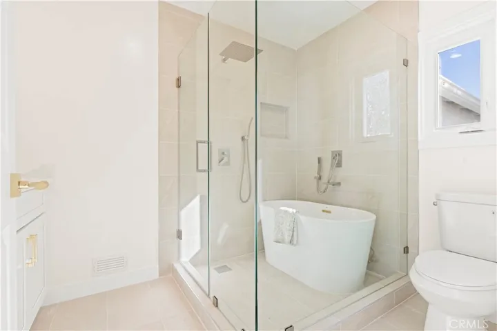 1028 Olmsted-Primary Bath