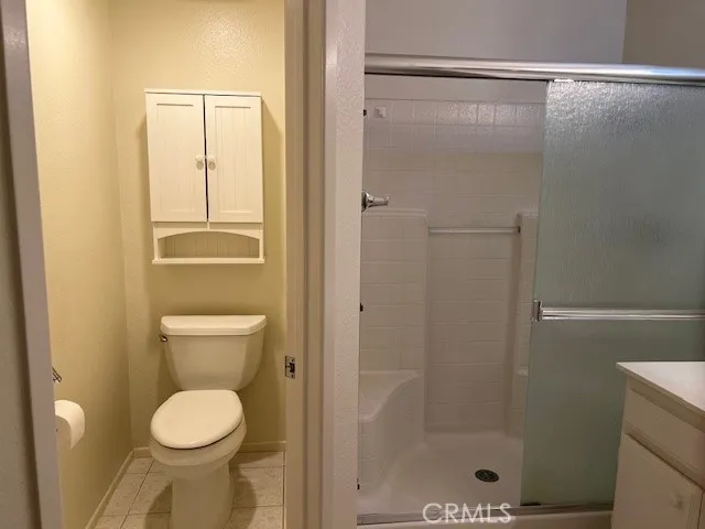 Master shower and toilet area