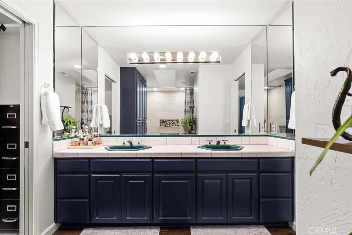 Jack and Jill bathroom between 2nd and 3rd Bedrooms