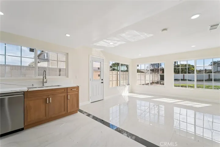 Kitchen & Breakfast Nook #1