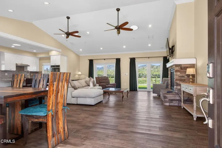 6-web-or-mls-Upmarket Media-10755Whe017