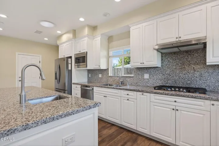 15-web-or-mls-Upmarket Media-10755Whe044
