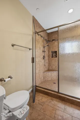 24-web-or-mls-Upmarket Media-10755Whe070
