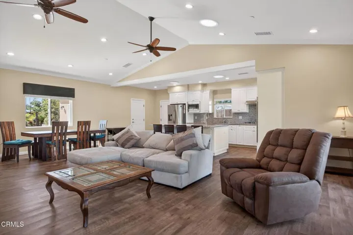 11-web-or-mls-Upmarket Media-10755Whe031