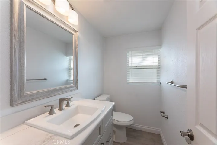 Downstairs 1/2 bath