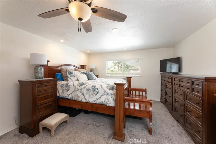 Primary Bedroom (4)