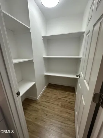 mbedrm closet