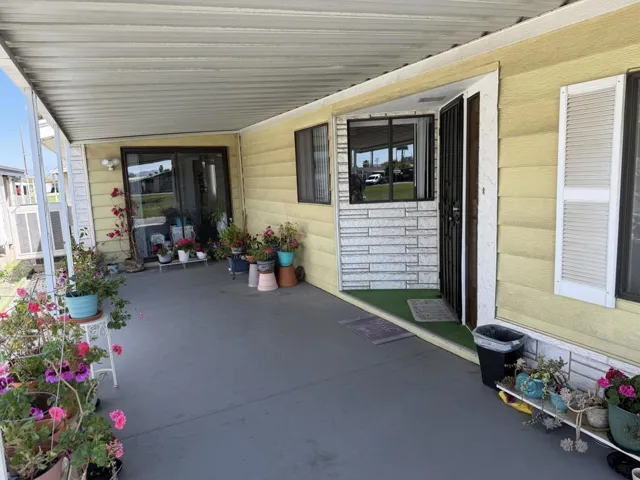 Front patio 557