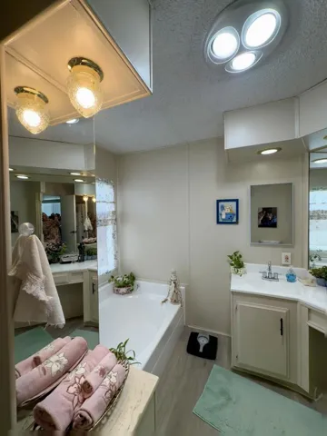 prim bath tub 557