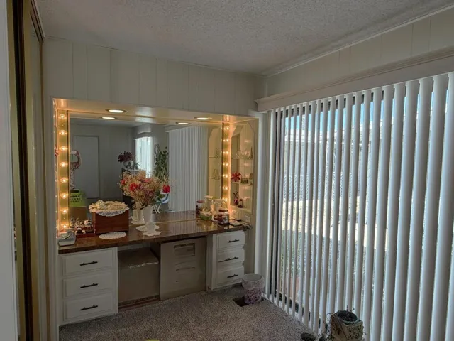 prim vanity