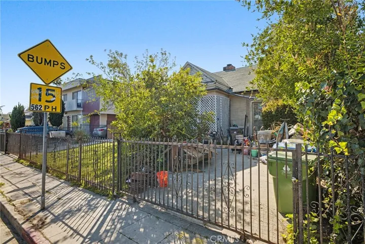 Front Yard Entrance - Right Gate