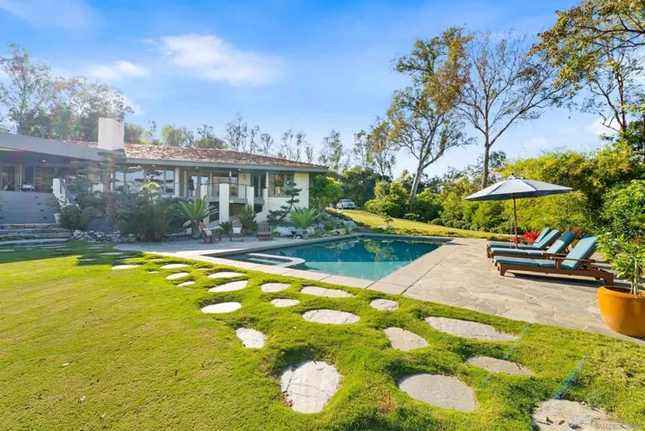 Very private backyard area