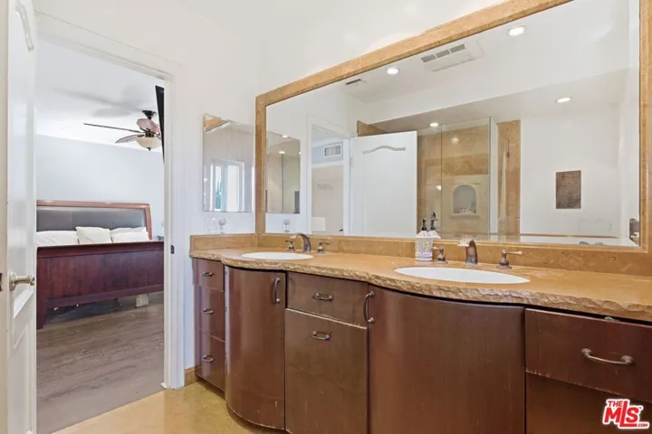 Main House Master​​‌​​​​‌​​‌‌​​‌​​​‌‌​​​‌​​‌‌​​‌‌​​‌‌​​​​ Bathroom