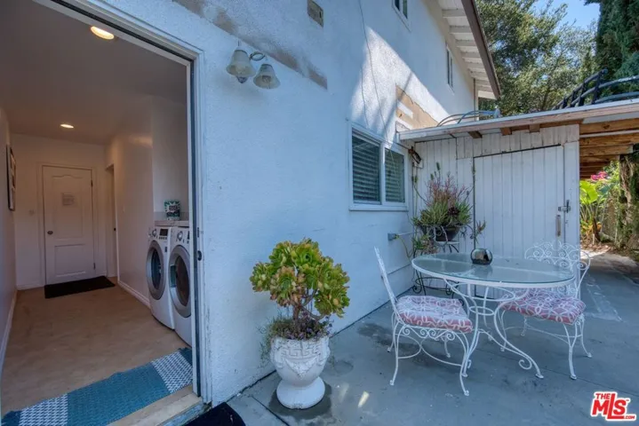 Shared laundry area for 2 unit