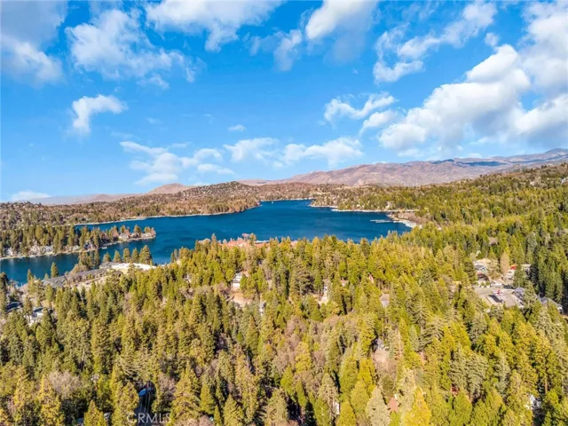 Short distance to the Lake Arrowhead Resort and village.