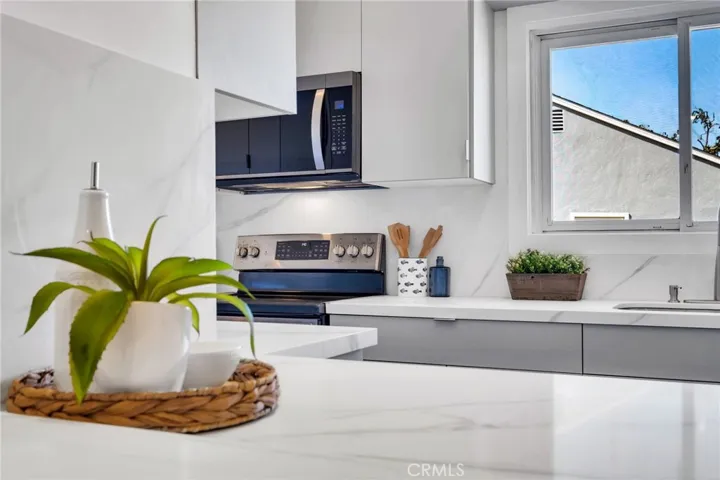 Passthrough from kitchen