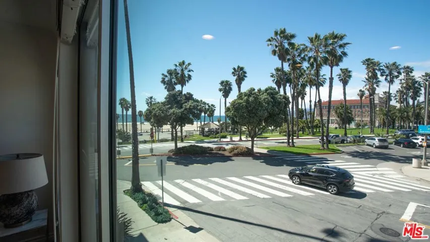 Ocean views  dining and livng