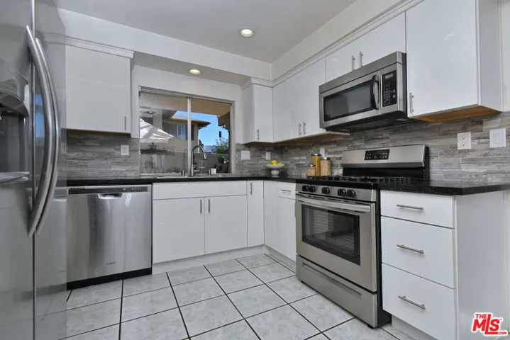 10341 Canoga Avenue 3, Chatsworth, California 91311