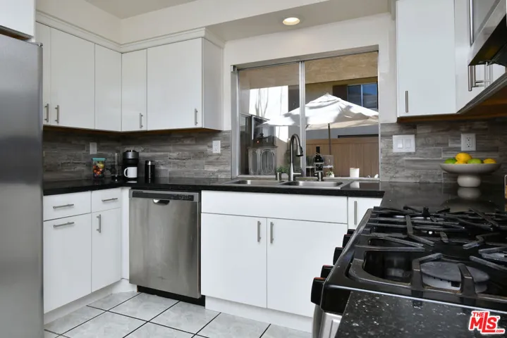 10341 Canoga Avenue 3, Chatsworth, California 91311