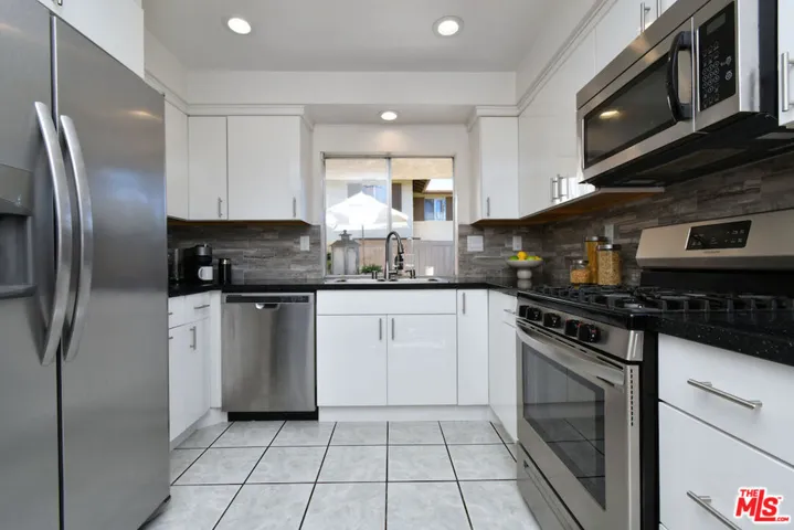 10341 Canoga Avenue 3, Chatsworth, California 91311