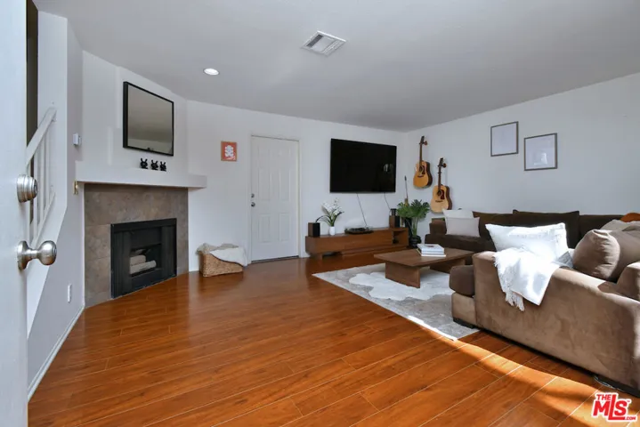 10341 Canoga Avenue 3, Chatsworth, California 91311