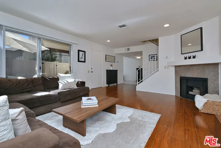 10341 Canoga Avenue 3, Chatsworth, California 91311