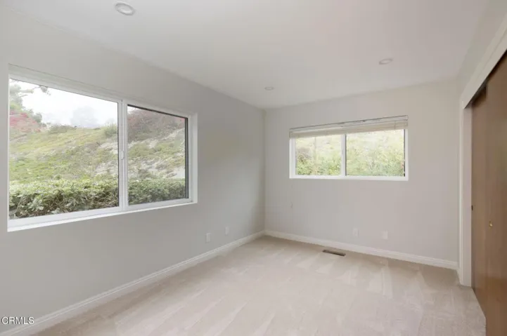 37-web-or-mls-8 Burrell Lt by Pierre Gal