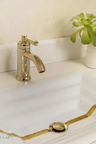 39-web-or-mls-8 Burrell Lt by Pierre Gal