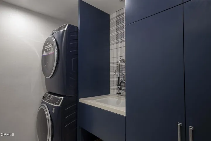 41-web-or-mls-8 Burrell Lt by Pierre Gal