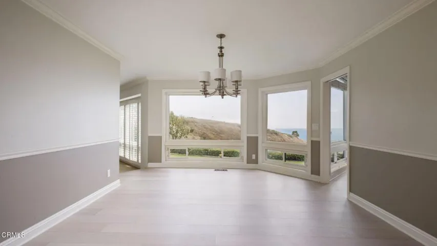 7-web-or-mls-8 Burrell Lt by Pierre Gala