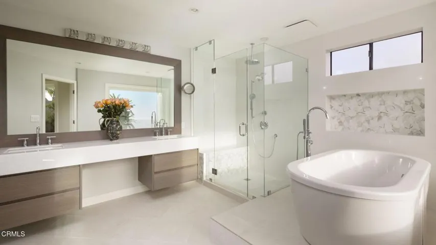 25-web-or-mls-8 Burrell Lt by Pierre Gal