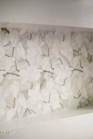 23-web-or-mls-8 Burrell Lt by Pierre Gal