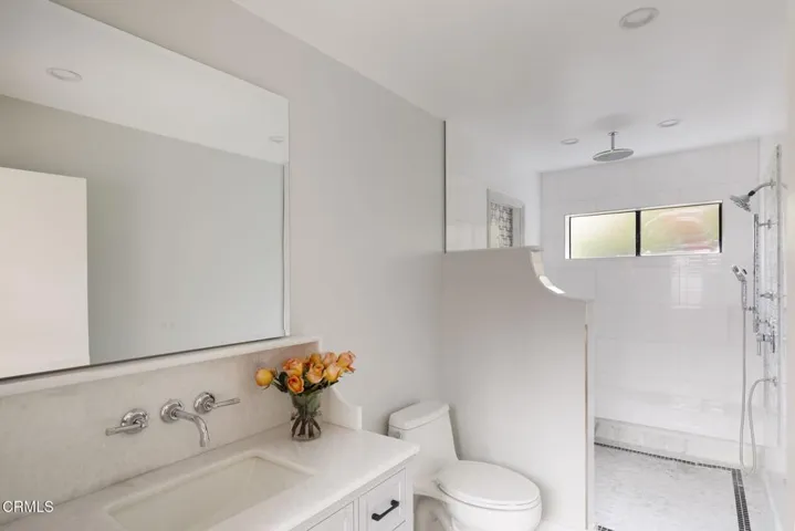 34-web-or-mls-8 Burrell Lt by Pierre Gal