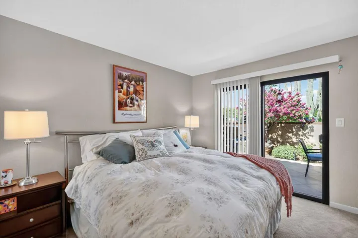 24_72795_Grass_Ct_Palm_Desert_Ca-Bedroom
