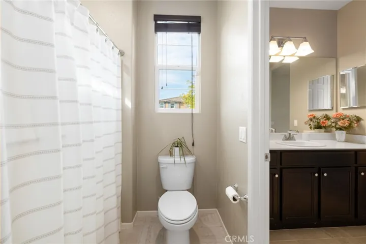Jack n jill bathroom