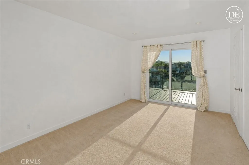 Virtual Photo_Guest Bedroom Slider to Deck