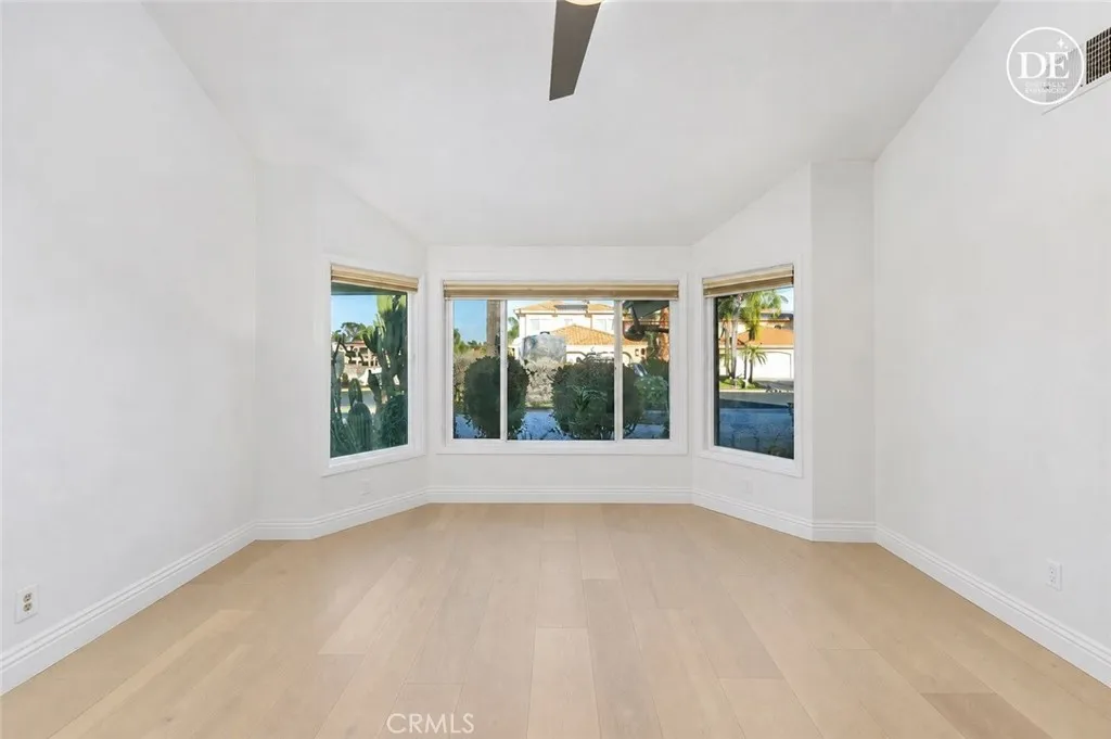Virtual Photo_Living Room Bay Windows