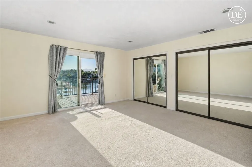 Virtual Photo_ Primary En-Suite Opens to Upper Deck
