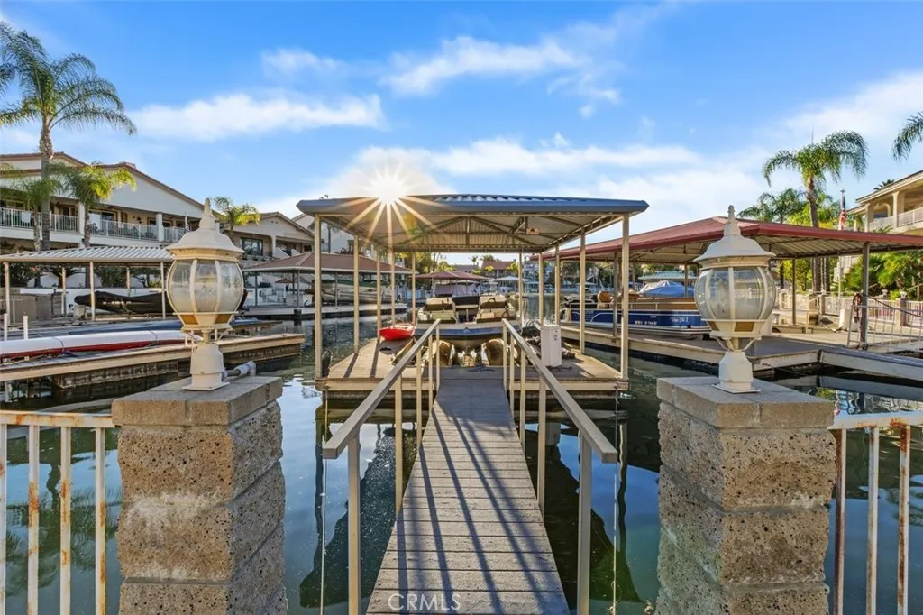 Covered U Dock