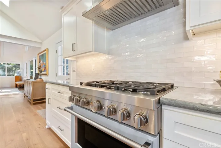 Elegant tile backsplash showcased within a clean, sophisticated color palette that enhances the kitchen’s timeless design.
