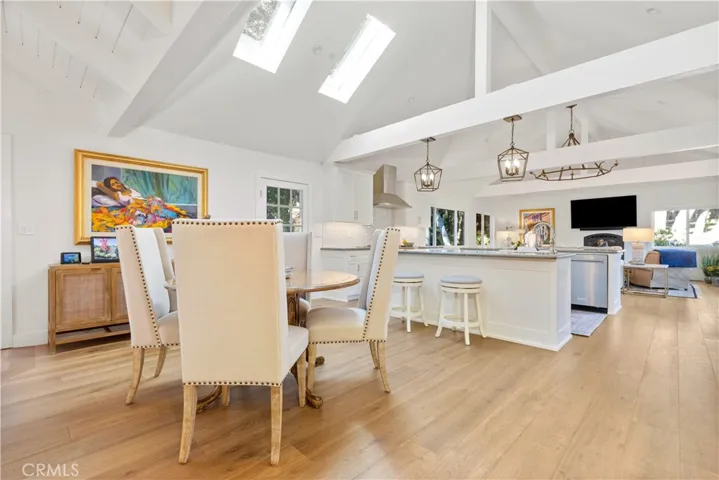 As the space unfolds, the open-concept design leads gracefully into the kitchen — the heart of the home.
