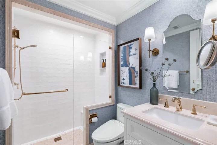 En-suite bathroom to bedroom #4
