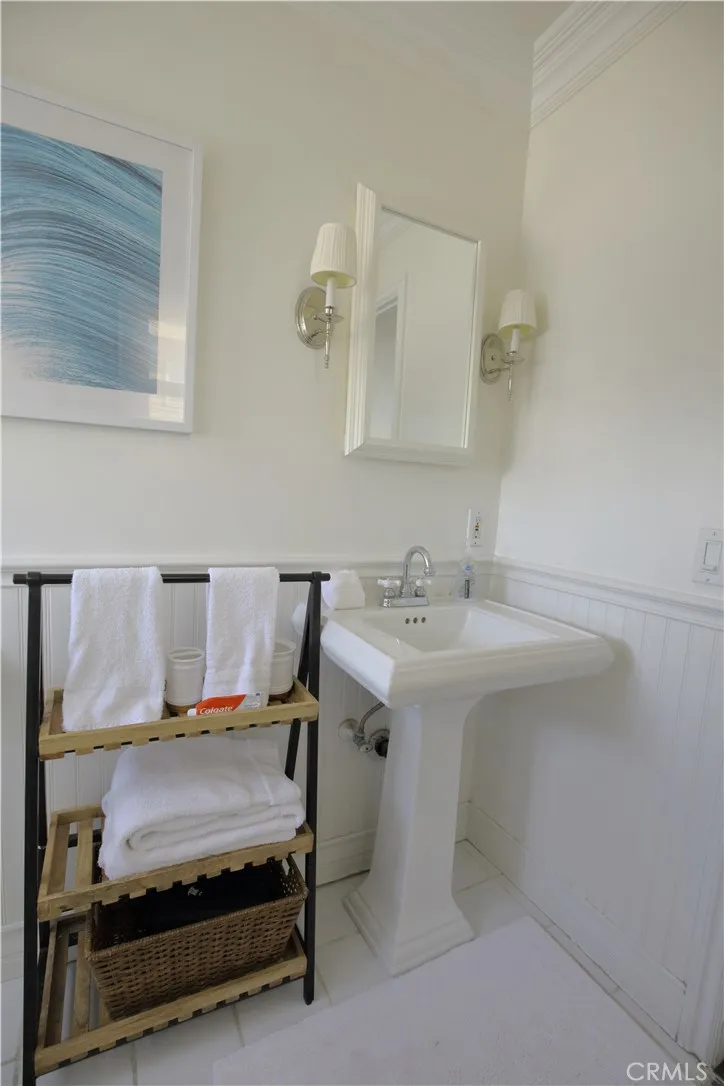 Guest Quarters Bathroom