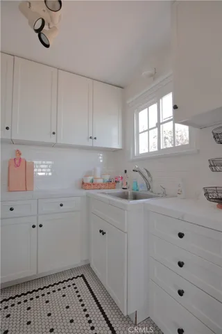 Guest Quarters Kitchen