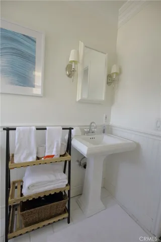 Guest Quarters Bathroom