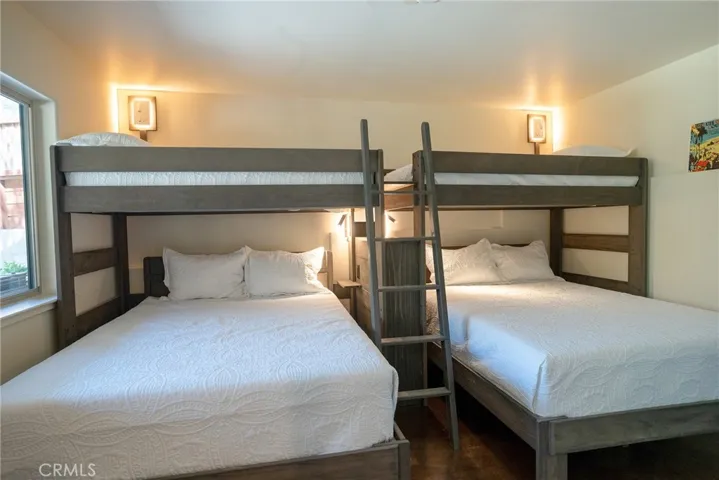 4th bedroom built in bunk beds